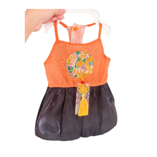 Váy Yếm Bí Thêu Hoa Cam Tùng Đen Cho Thú Cưng